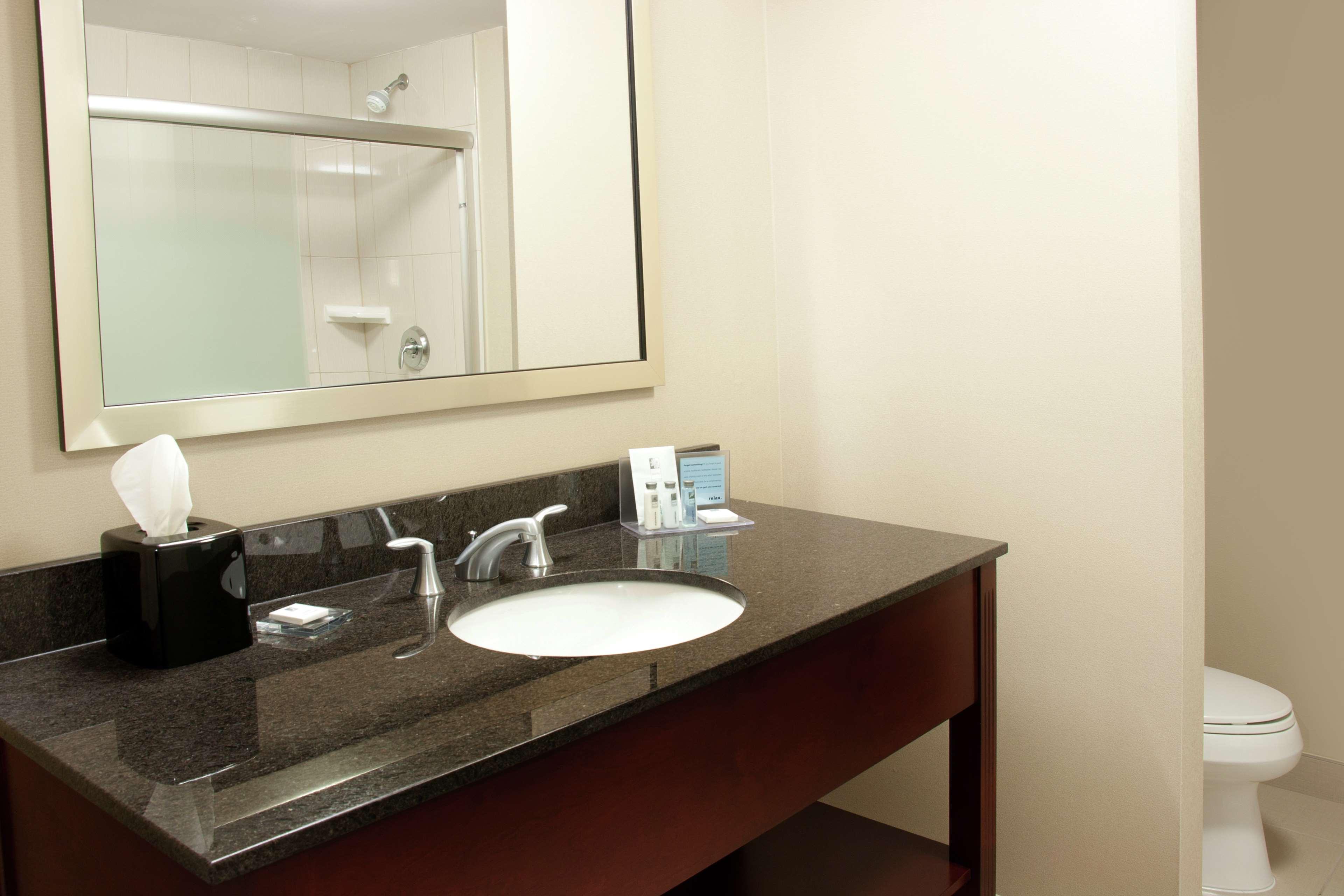 Hampton Inn By Hilton Brampton - Toronto Екстер'єр фото