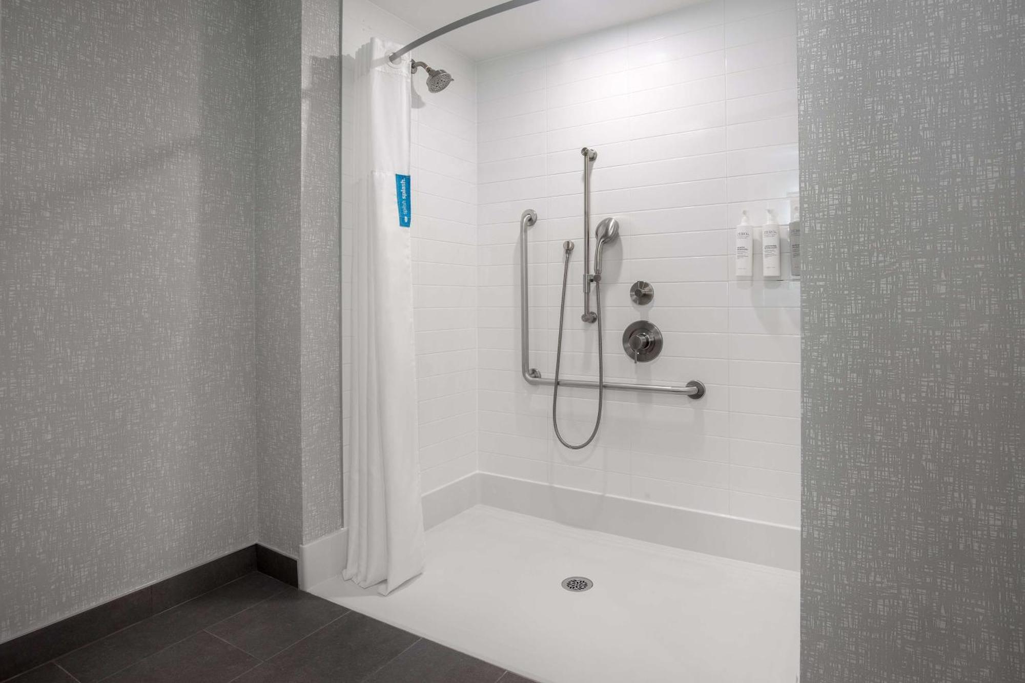 Hampton Inn By Hilton Brampton - Toronto Екстер'єр фото