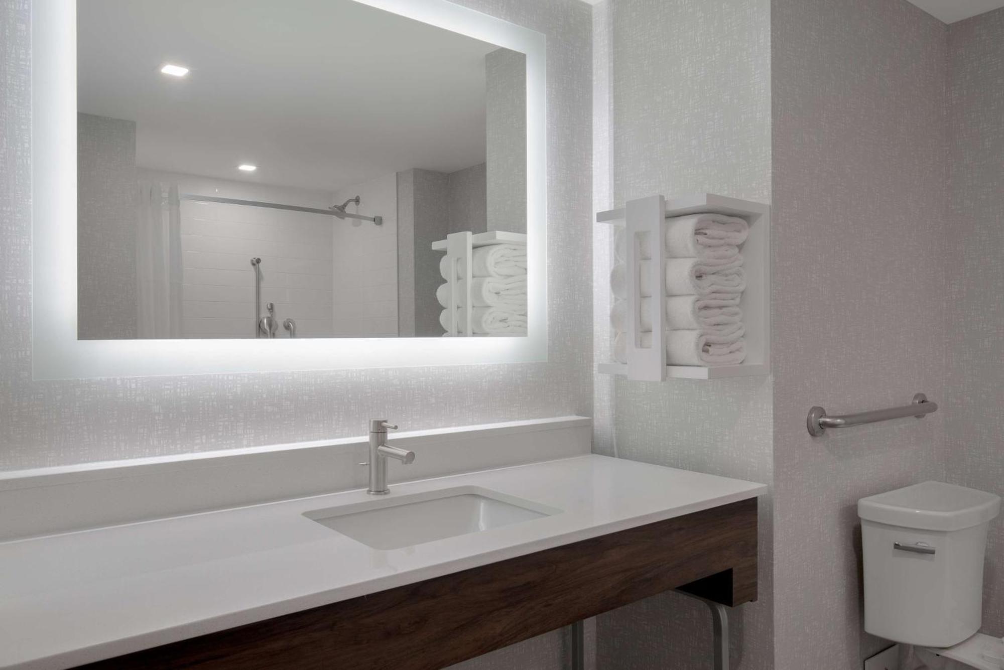 Hampton Inn By Hilton Brampton - Toronto Екстер'єр фото